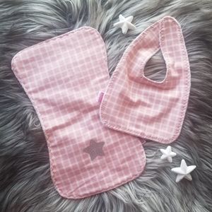 Bib and burp cloth. Solletico